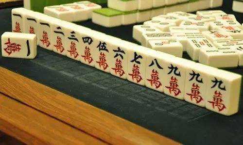 手机掼蛋高效记牌技巧全攻略：5大核心方法+APP专属秘籍