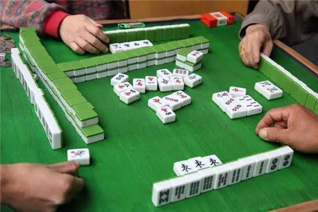 四国军棋获胜实战技巧：排兵+配合+攻防，新手也能稳赢！