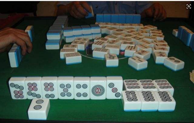 打麻将如何点炮？