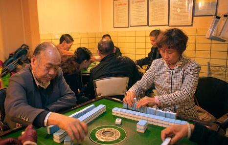 打真人麻将要想在牌桌上得心应手，大师说做好这5个技巧