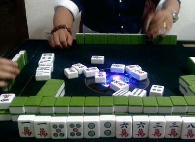 打真人麻将总是输多赢少？5个技巧轻松学会打真人麻将！