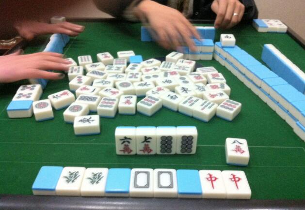 真人麻将背牌的形式和原因分析